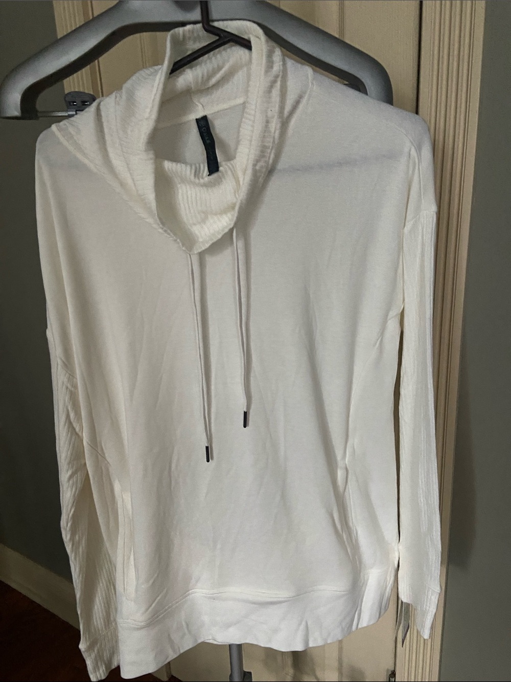 GAIAM Cream Cowl Neck Drawstring Pullover Size Large